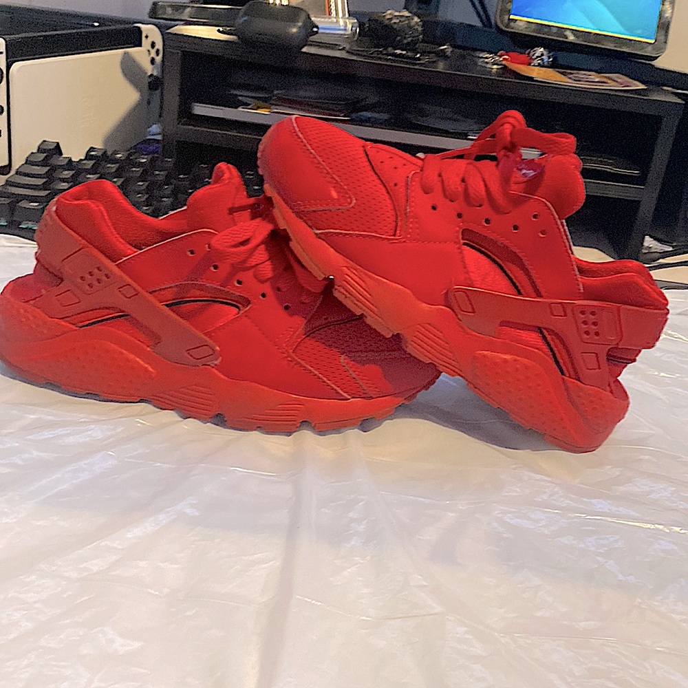 Nike huaraches red 4Y
